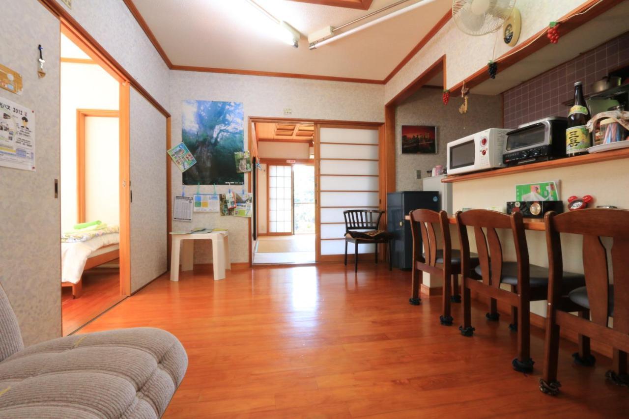Minshuku Satomachi Guest House Yakushima  Bagian luar foto