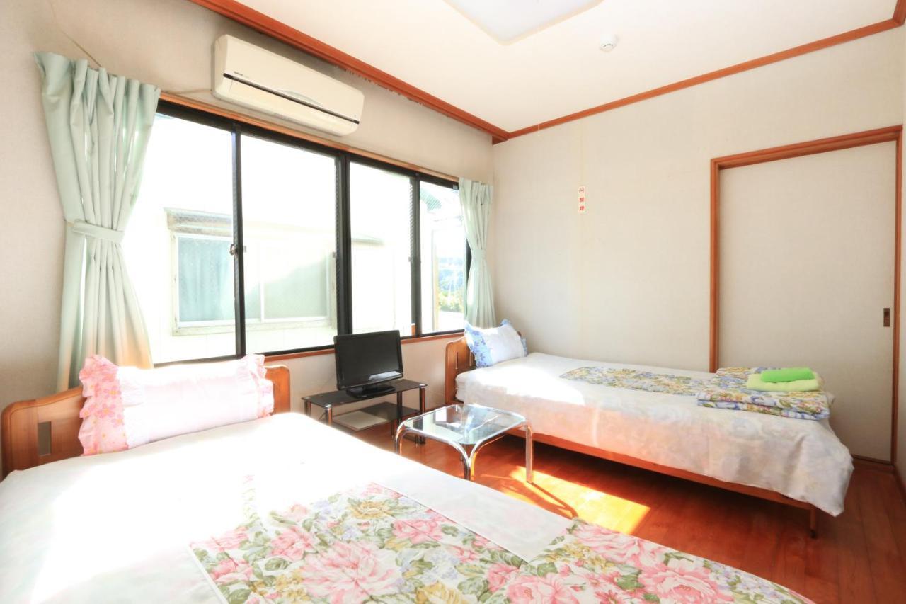 Minshuku Satomachi Guest House Yakushima  Bagian luar foto
